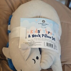 Comfort Bay  Sharkt Kids Throw & Pillow Set